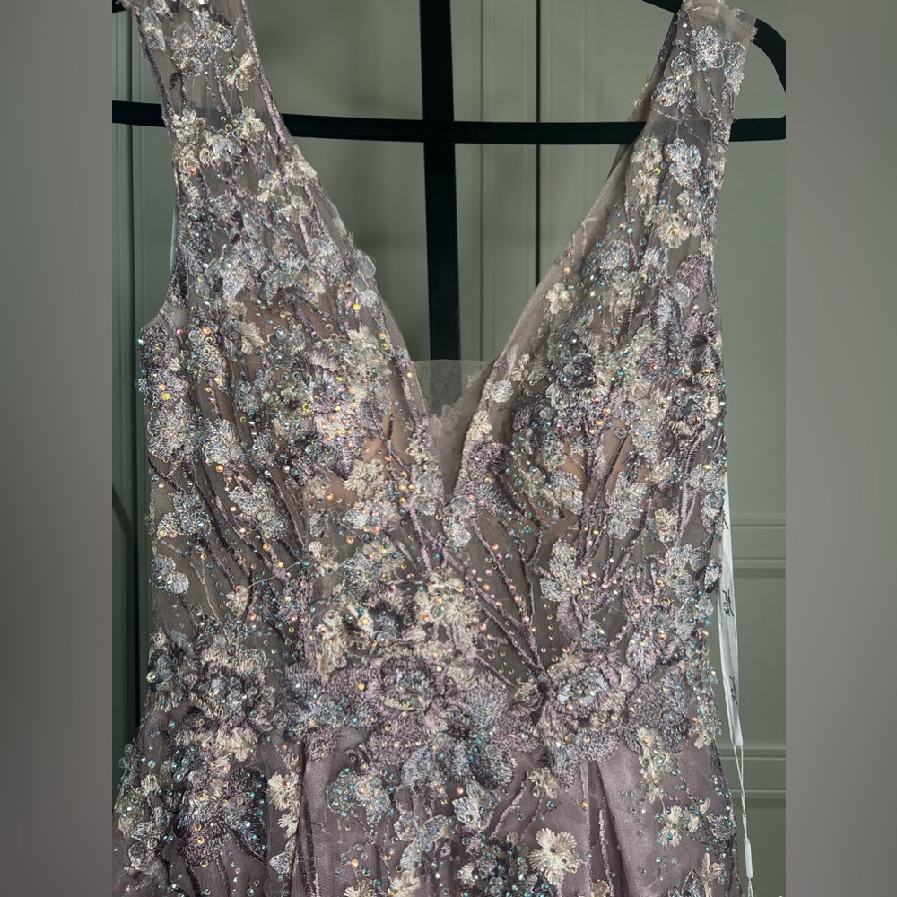 ✨Host Pick✨ A-line gown with embroidered flowers and intricate beading - Picture 9 of 9